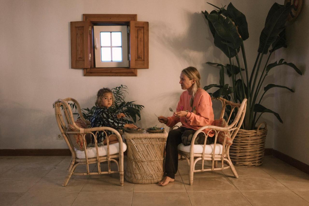 Dreamsea Surf Guest House Gouveia  Екстериор снимка